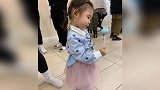 陈冠希秦舒培为2岁女儿办派对庆生，画面梦幻温馨