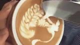 咖啡拉花与手绘制作的综合运用技巧