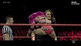 WWE-17年-慢动作看比赛：女王以一敌二笑傲组队赛-专题