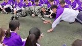 学生挑战教官，结果教官败下阵来了
