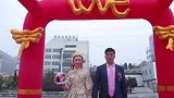 一对新人结婚，新郎亲自抬花轿，新娘在轿上说：八戒慢点，哈哈