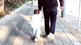 学会走路之后跑得还挺快