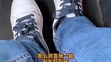 红灯停车先踩哪个？
