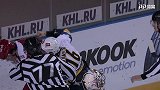 火气不小！KHL常规赛再现单挑 昆仑鸿星拉塔惨遭暴揍