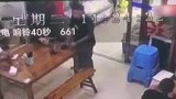 浙江绍兴：胆真大！男子派出所旁早餐店偷手机 铃声泄露踪迹