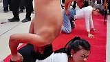 这一下不怕把腰椎砸断了