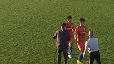 赛后永昌教练与鲁能队员握手 与队员一一握手