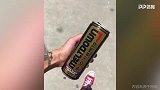 外国妹子穿比基尼在码头硬核健身 肌肉线条清洗分明