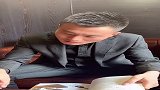 经理让胖保安给他找烟灰缸，接下来胖保安的做法让人哭笑不得