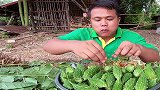 泰国小哥生吃苦瓜，整整一盆还吃的津津有味，你是味觉失灵了吗？