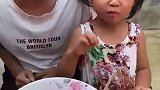 看妈妈给姐妹带什么好东西了