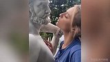 这位金发碧眼的小姐姐成色几何？挤眉弄眼展露诱人身材