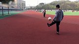 这一脚踢下去 你的朋友怕是要打死你