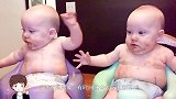 双胞胎看完老爸手机的内容后，请注意宝宝们的表情，看一次笑一次