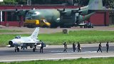 孟加拉空军-战斗机拖曳空靶飞行