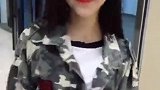 穿迷彩服的小姐姐，表演了一段之前很火的手舞，看上去太漂亮了！
