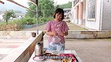 秋妹今天腌了正宗的四川泡菜，还挑战了巨辣火鸡面，辣得面目狰狞
