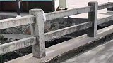 猴哥又出来打劫了，拿着棒子都被抢了