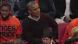 篮球-15年-奥巴马看侄女打球 与亲戚交谈甚欢很似懂球帝-专题