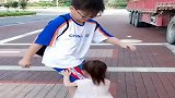 当初拼命要的妹妹，现在哭着也要宠下去，眼前这一幕太逗了