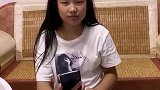 姐姐把气球扎破了