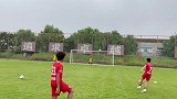 中国足球小将训练，徐亮带队员加一组远射！