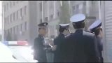 县委书记：恶霸开车围堵公安局，局长调压路机：这些车全给我压平
