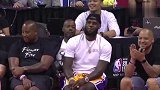 篮球-18年-洛杉矶新任舞王詹姆斯！这个时候就希望师弟和他一起跳