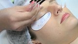 女子追求完美，做了个嫁接睫毛，又浓密又卷翘