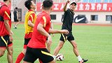 国足官方Vlog：扬科维奇带队一天两练 开启东亚杯征程