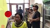 农民王小：丰收的酒喝起来！感谢三姐姐夫和家人，满桌笑脸庆收获