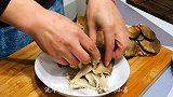 蘑菇和鸡蛋一起炒，原来这么好吃，蘑菇有肉的口感，真香真好吃！