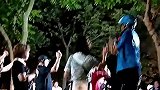 无所不能的外卖小哥广场上飙舞
