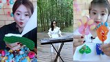 美女直播吃绿色玉米果冻，彩色爪爪果冻，是我向往的生活