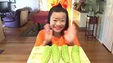 泰国大妈真是个能人,居然吃这么多苦瓜,吃完受的了吗