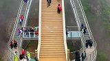 比玻璃栈道更为刺激的如意桥，凌空架在600米高空，来到这里真