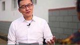 主持人：阿姨的回答好像没按稿子上的套路来啊