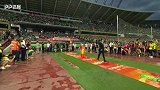 国安看台现超燃巨型Tifo 双方并肩入场大战一触即发