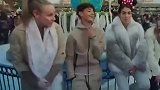 迷你罗被小美女问及是否有女友 迷你罗害羞了