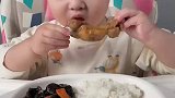 爱吃肉肉的小吃货，看他吃的真香