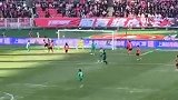 实拍法比奥扳回一球后 国安球迷高喊“就这么打，传中”