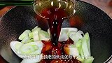 豆腐别总是红烧了，像我这样做，葱香浓郁鲜嫩可口，好吃极了