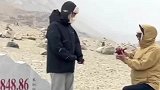 男子在喜马拉雅山顶向女友求婚