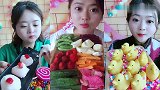 美女直播吃彩色果蔬脆，小黄鸭巧克力，是我向往的生活