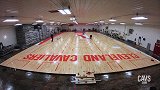 骑士主场地板换新颜 原来NBA场馆地板是这么制作的