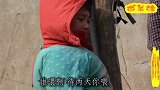 小小杜吐奶频繁愁坏妈妈，学着给宝宝做排气操，看看这表情就舒服