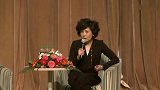 李咏女儿法图麦画性感猫眼妆，穿比基尼大秀好身材