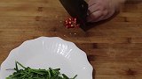 1块鸭血1把韭菜，简单一做，香气四溢又解馋，比吃红烧肉还香