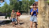 八戒花式耍帅，一把小伞迷倒美女！