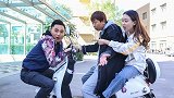 夫妻坐摩的，老公为了不吃亏把司机留在原地，载着老婆走了